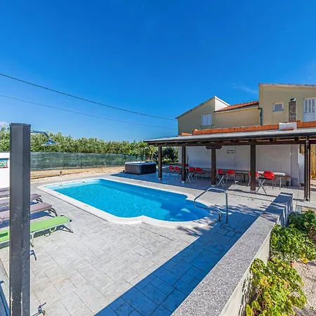 Apartman 3 Bedroom Cozy In Kaštel Novi